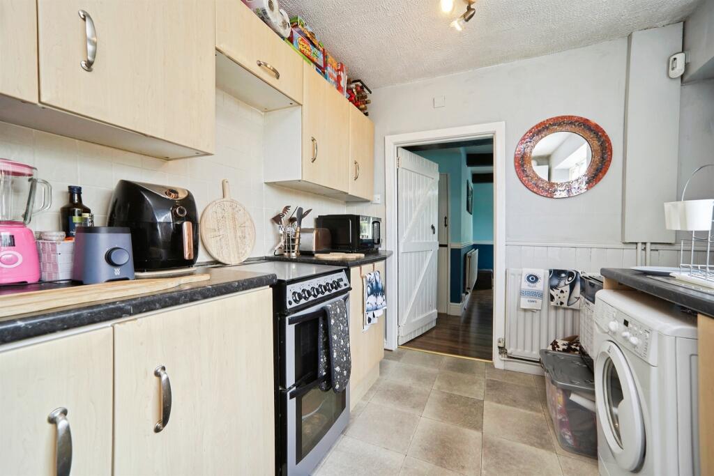 Cliffe View, Allerton, Bradford photo 4