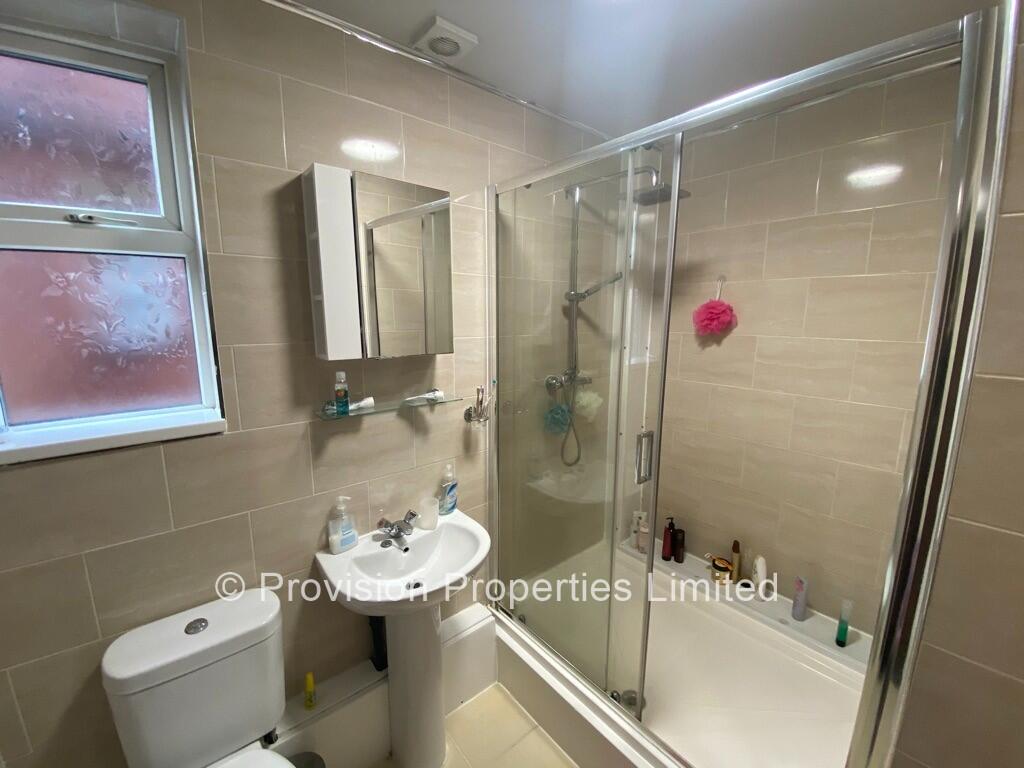 7 bedroom semi-detached house for rent