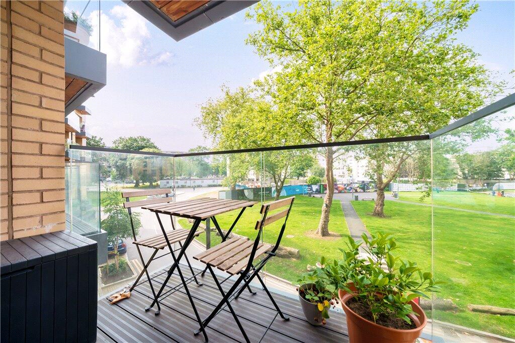 Apartment in London - More