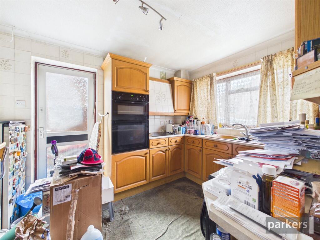 Sherbourne Drive, Woodley, Reading, Berkshire, RG5 photo 3
