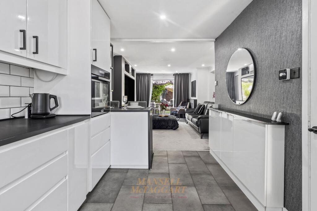 House in Crawley, Broadfield - View 5