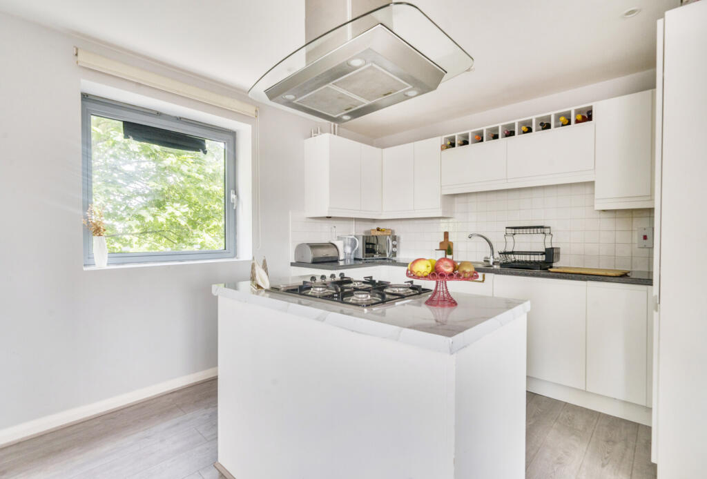 Main image of property: Streatham High Road, London, SW16