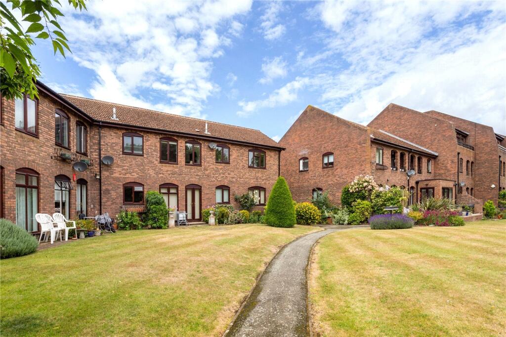 Apartment in Slough - View 4
