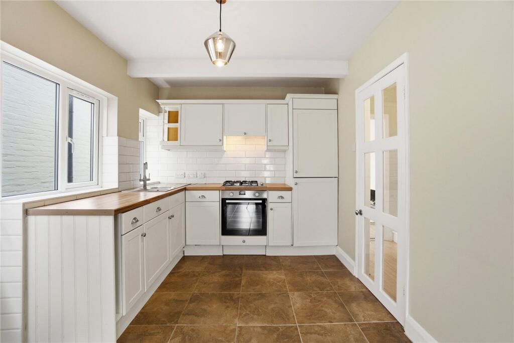 Leigh Road, Cobham, Surrey, KT11 photo 4