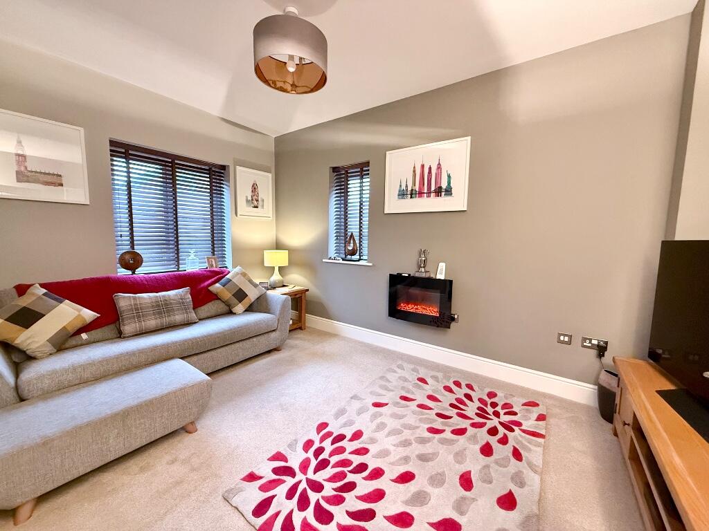 Edgehill Drive, Stratford-Upon-Avon, Warwickshire, CV37 photo 2