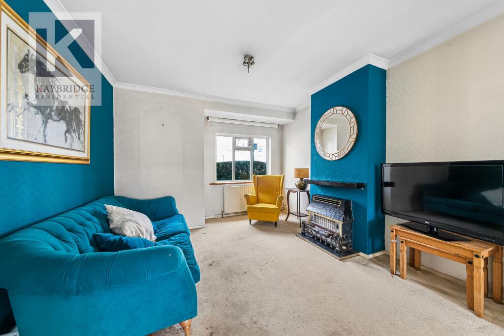House in Sutton - More