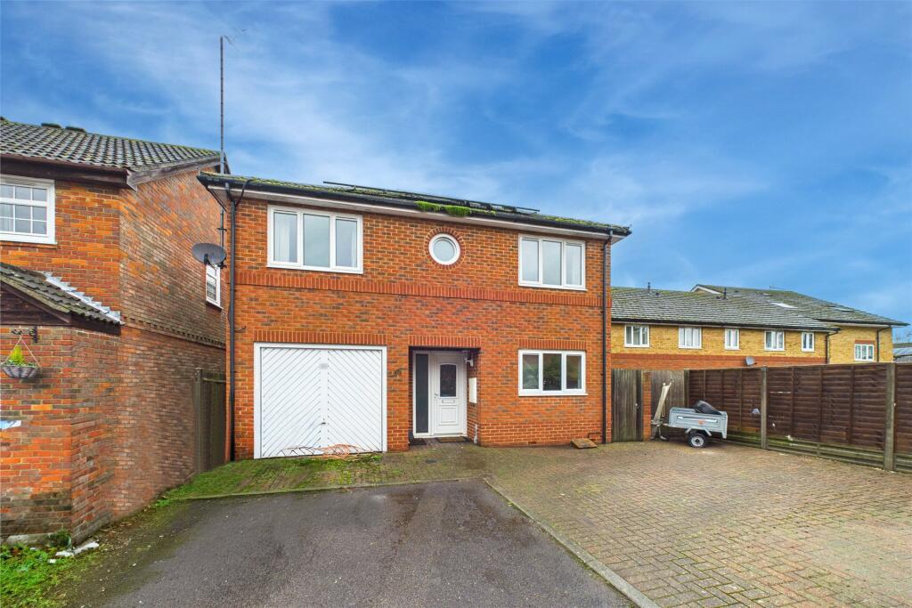 Main image of property: Droitwich Close, Bracknell, Berkshire, Berkshire, RG12