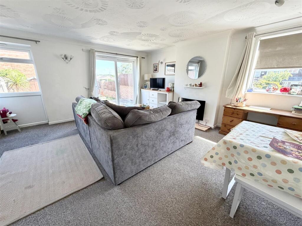 Dacombe Drive, Upton photo 5
