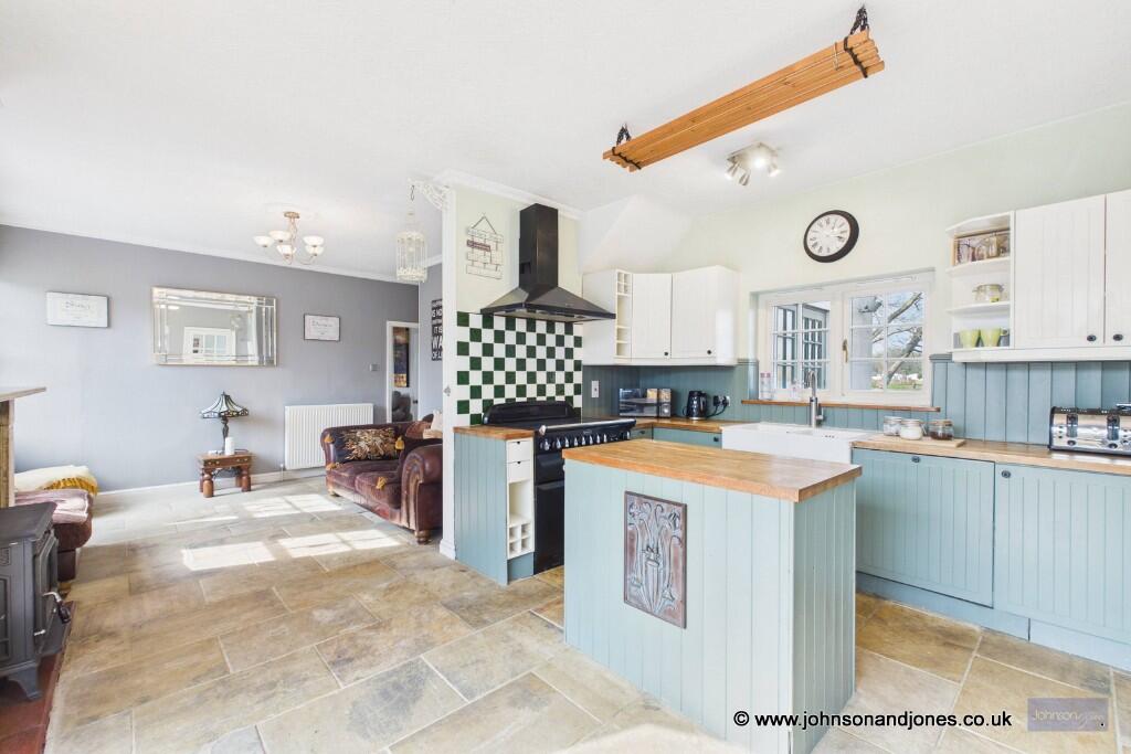 Law Cottage, Chertsey, Surrey, KT16 photo 4