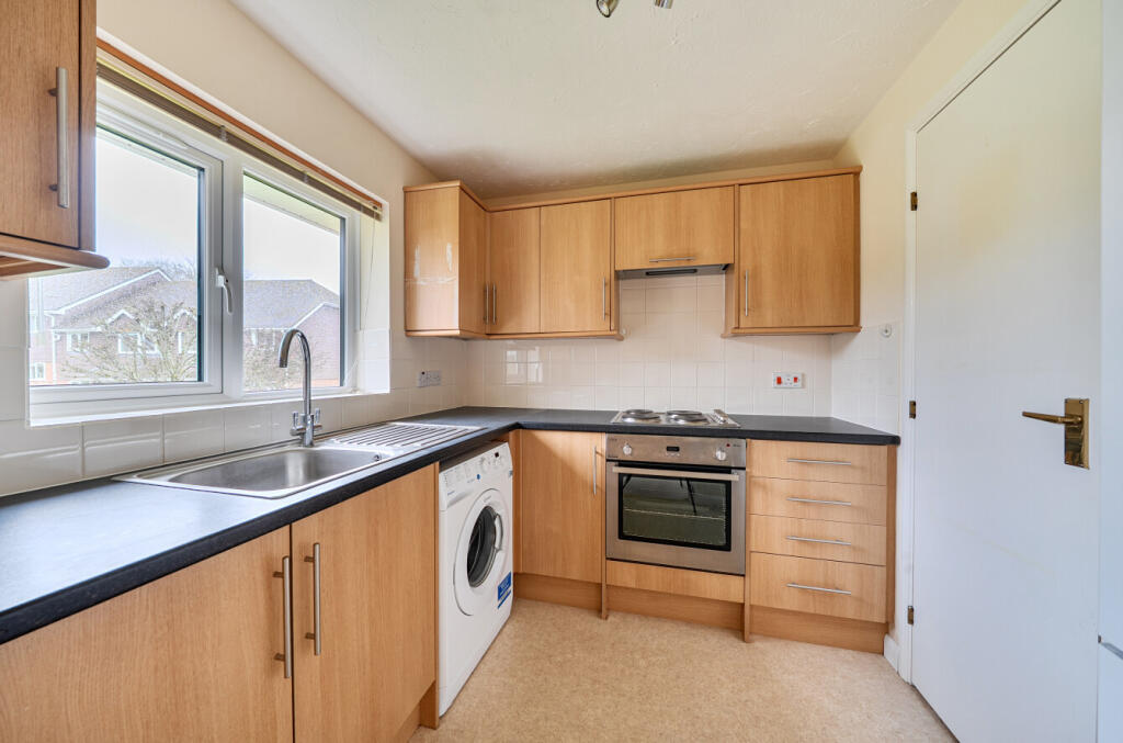 Ellingham Close, Alresford, Hampshire, SO24 photo 3