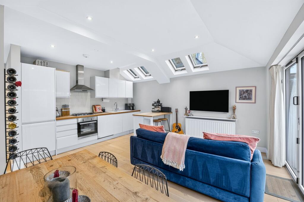 Apartment in London - View 2
