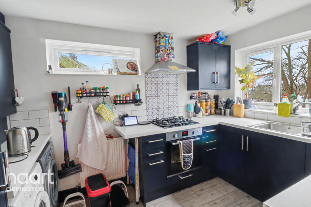 Amherst Close, Orpington - More