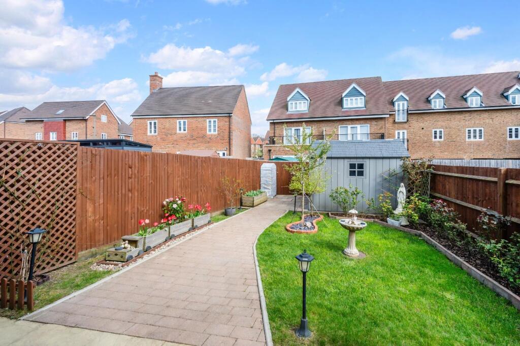 House in Reigate and Banstead, Nork - More