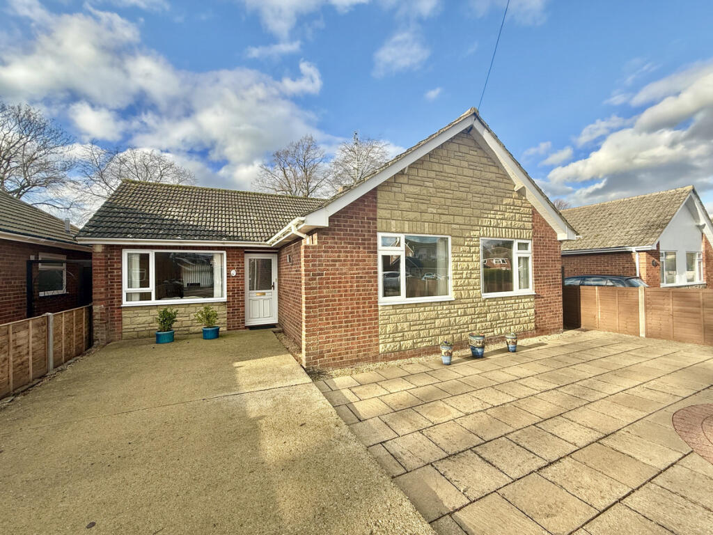 3-bed detached on Parkside, St. Neots, PE19, £475,000