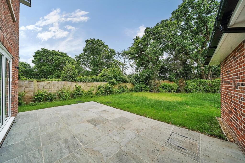 Nursery Grove, Pennington, Lymington, Hampshire, SO41 photo 4