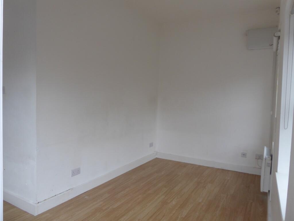 Apartment in Reading - View 4