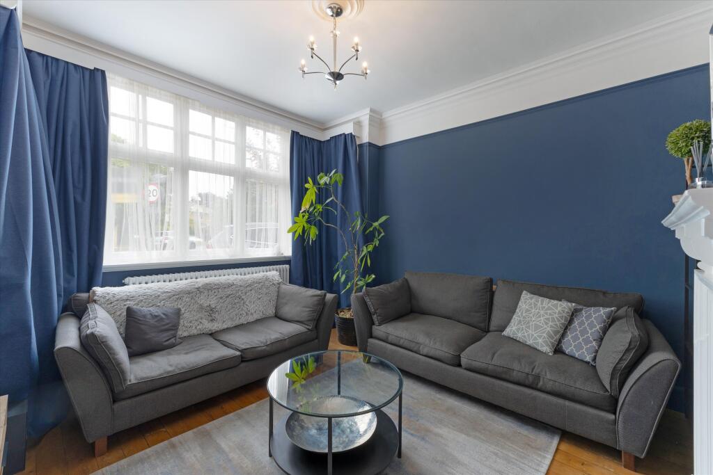 House in London, Springfield Place, Springfield Village - More