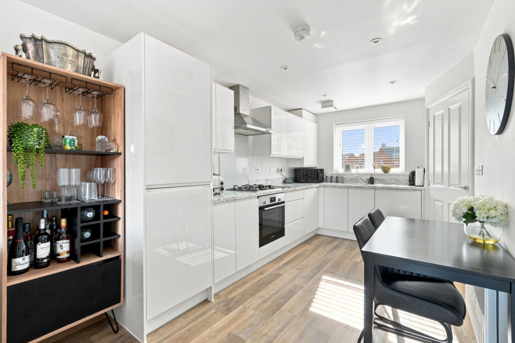 House in East Hertfordshire, Stortford Fields Western Neighbourhood, Bishop's Stortford - More