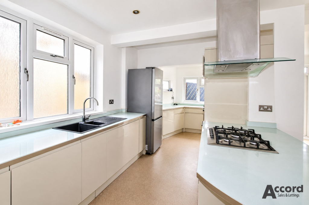 House in London, Collier Row - View 5