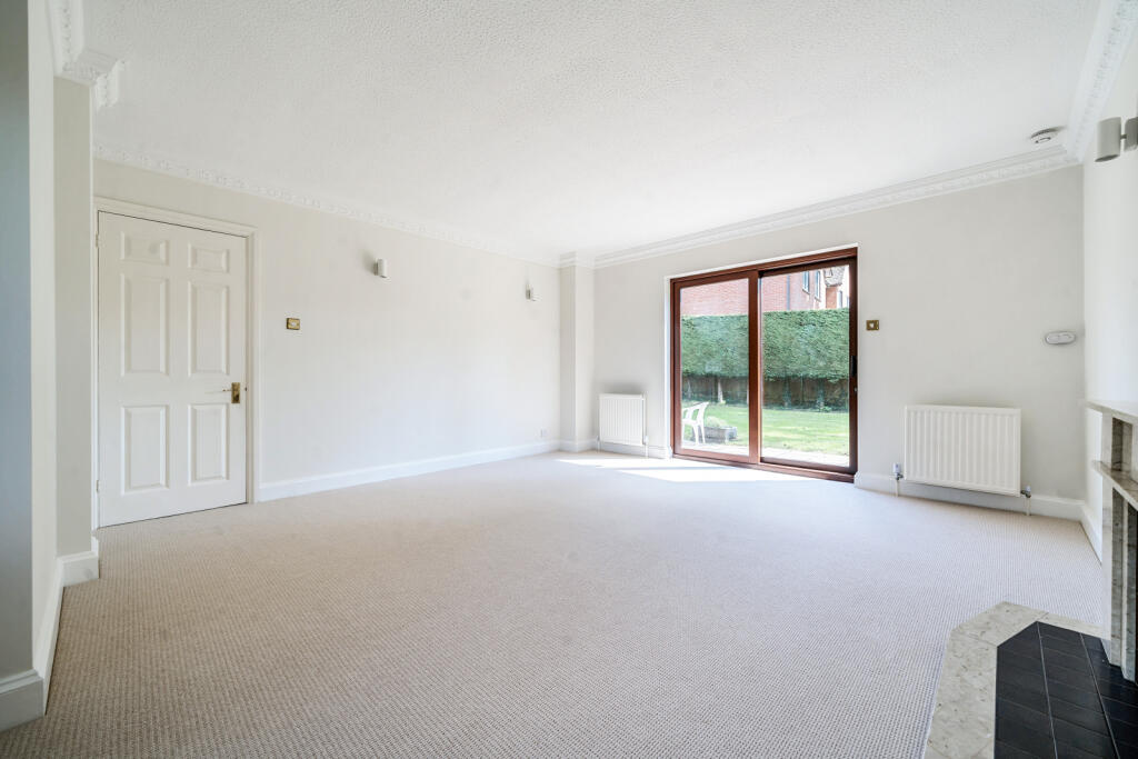 House in Wargrave, Sheeplands Farm - More