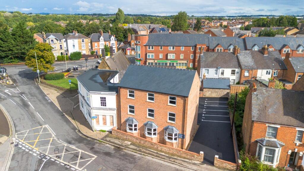 2-bed flat on Causeway, Banbury, OX16, £234,650
