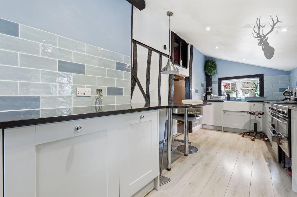 Albyns Lane, Navestock, RM4 - More