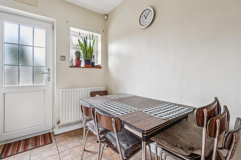 Trelawney Avenue, Slough, SL3 photo 4