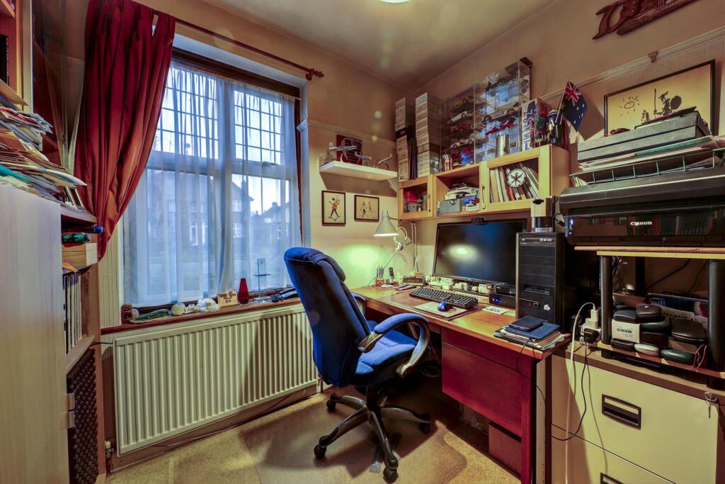 House in London, Pinner - More