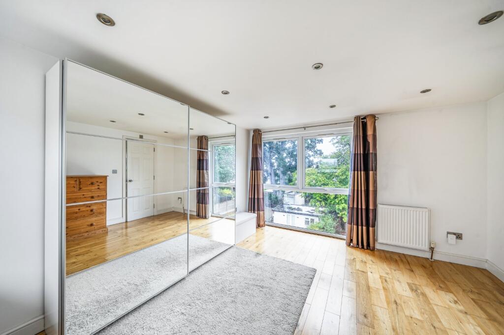 House in London - View 5
