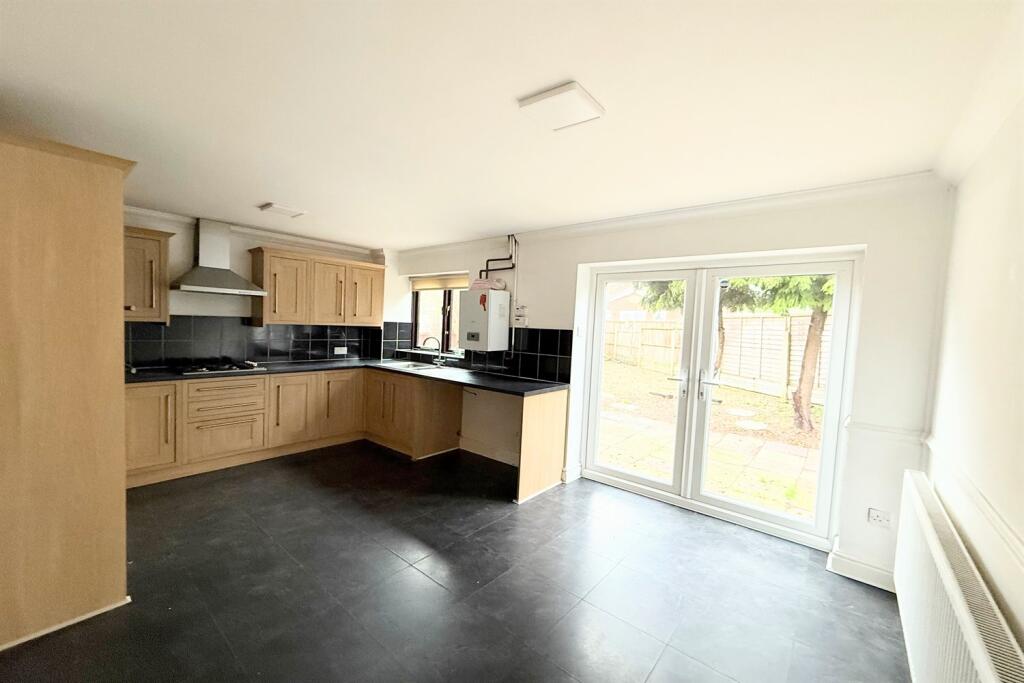 Porthleven Road, Sutton Park, WA7 6BG photo 4