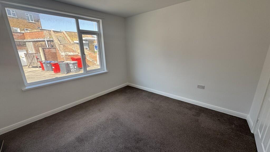 Apartment in Westbury, Leigh Park - View 4