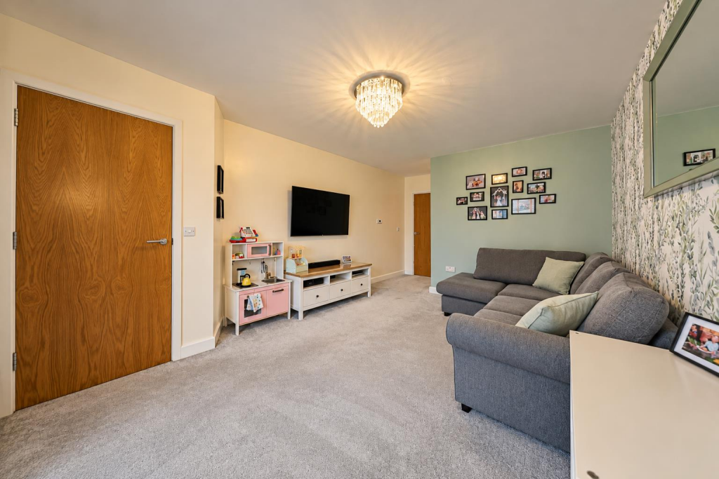 House in Hull, Wawne View, Kingswood - More