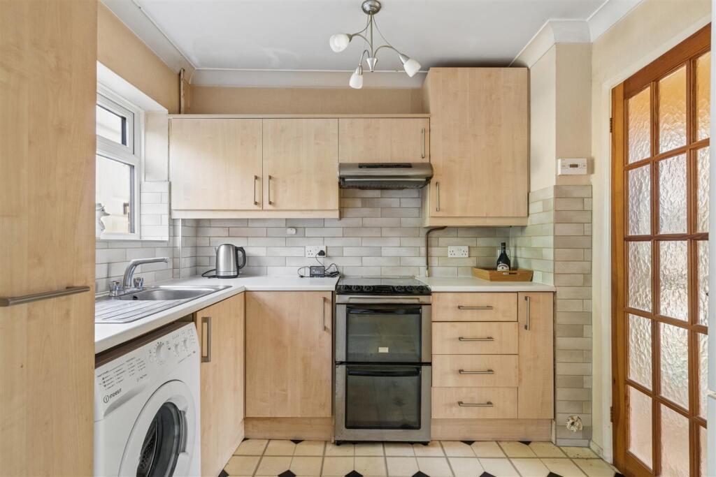 House in Luton - View 4