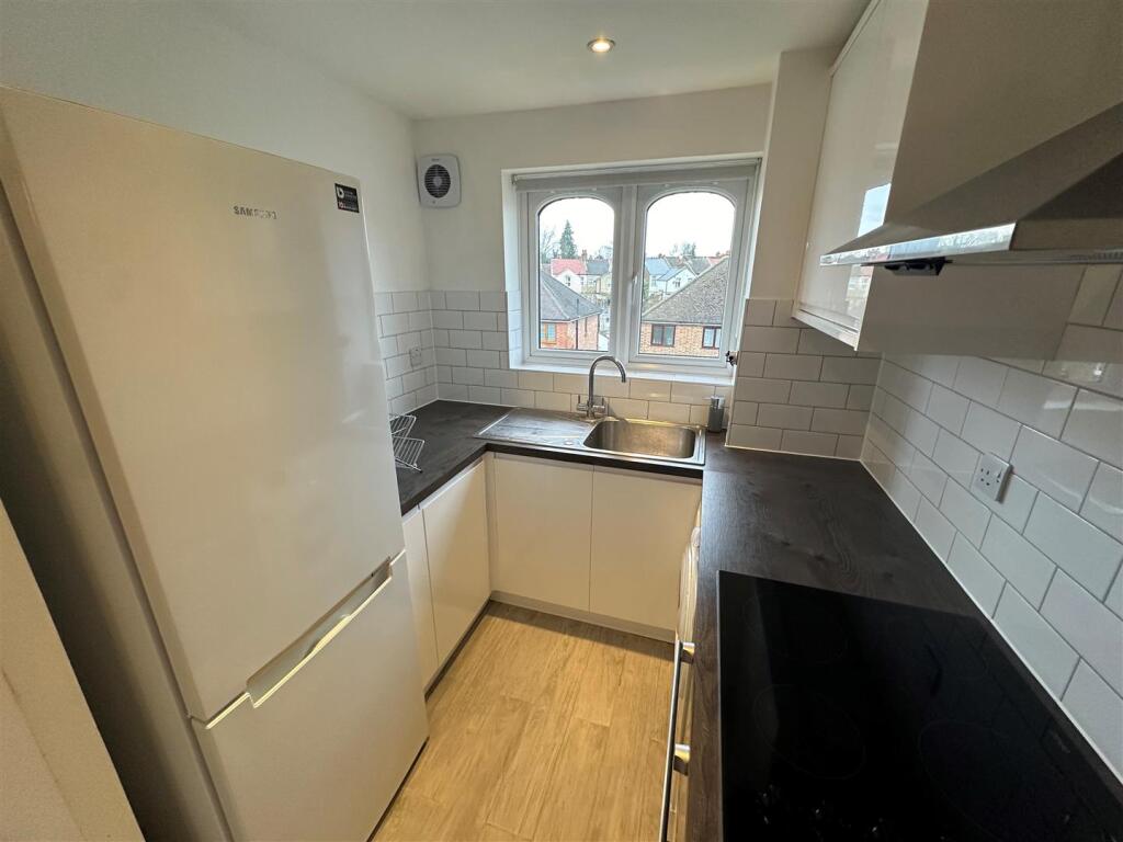 Apartment in Watford - View 4