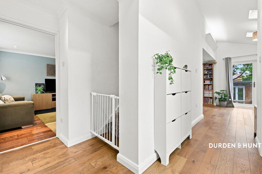 House in Romford - View 4