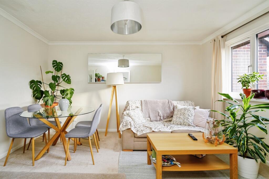 Apartment in South Oxfordshire, Didcot - View 2