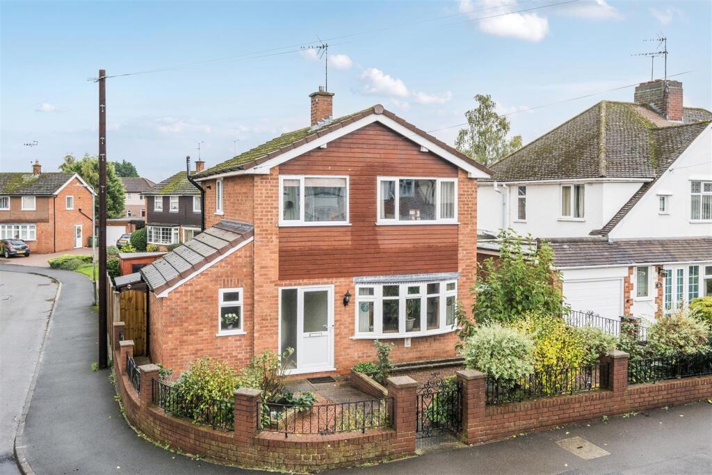 3-bed detached on Nursery Grove, Kidderminster, £300,000