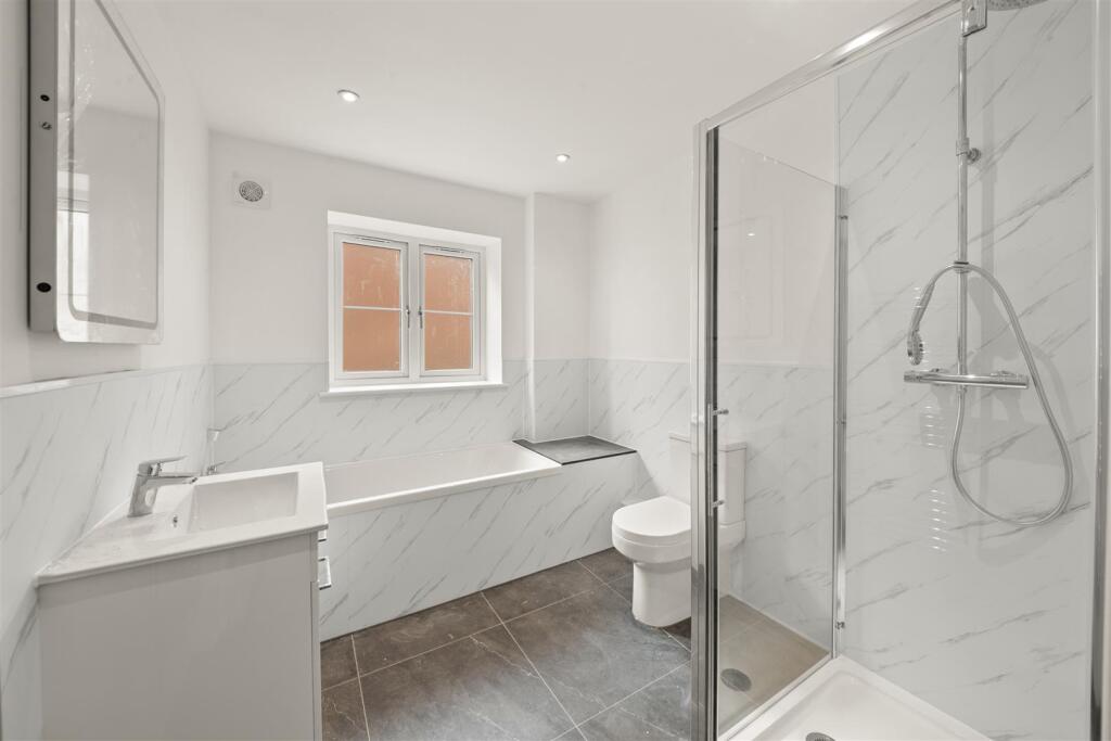 Apartment in Southall - More