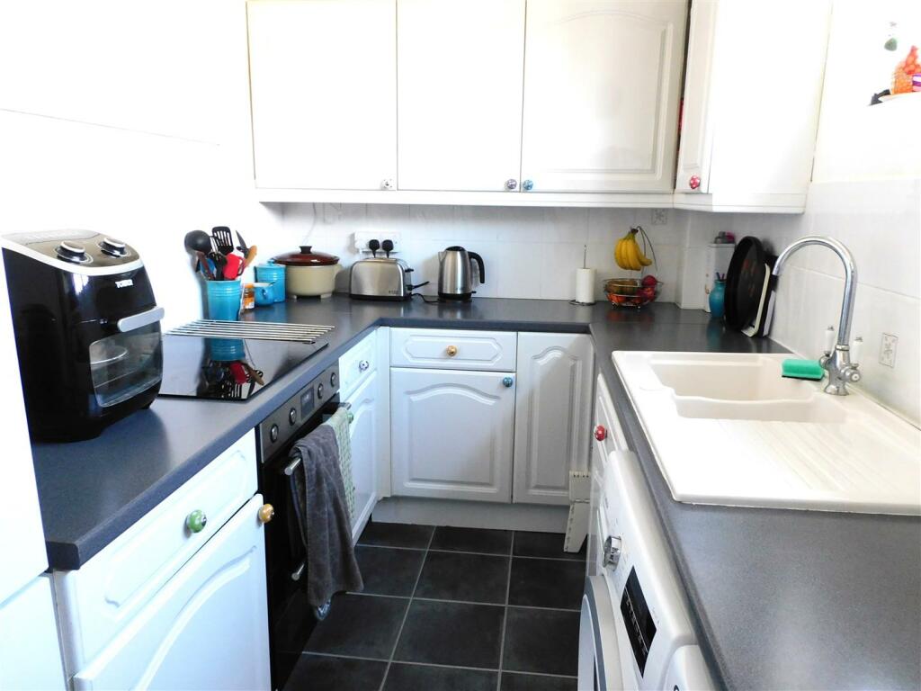 Manor Court, Seaton photo 4
