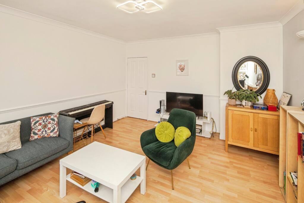 Apartment in London - More