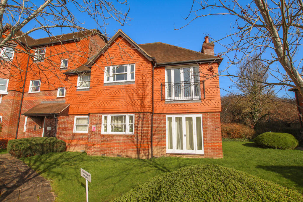 Main image of property: Pangbourne Place, Reading Road, Pangbourne, RG8
