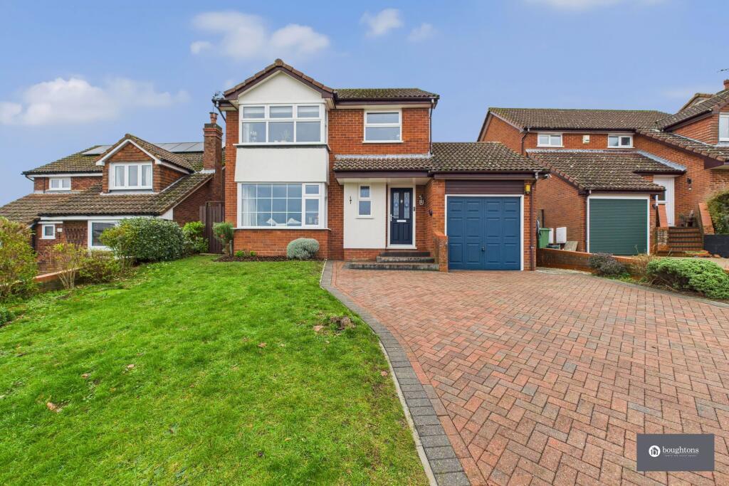4-bed detached on St. Michaels Way, Steeple Claydon, MK18, £525,000