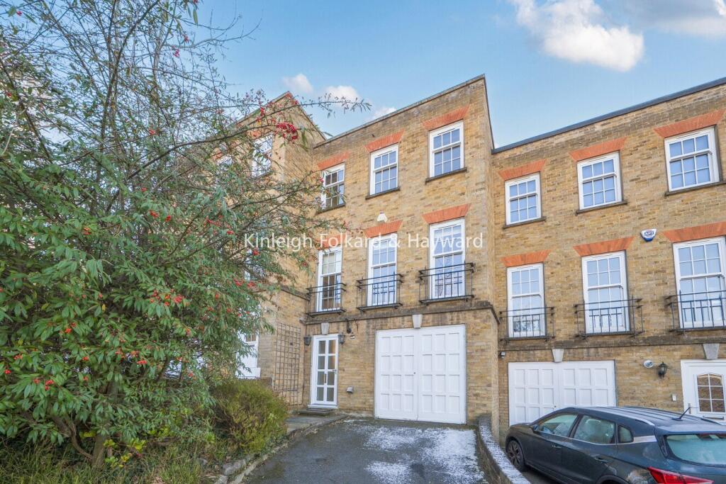 Main image of property: Woodclyffe Drive, Chislehurst, BR7