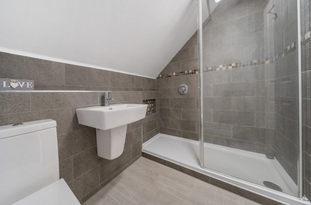 Apartment in Reading - View 4