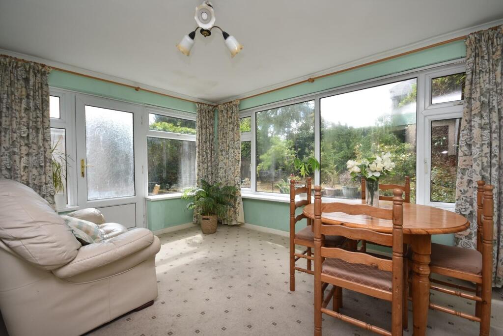 63 Coleridge Avenue, Penarth, CF64 2SR photo 4