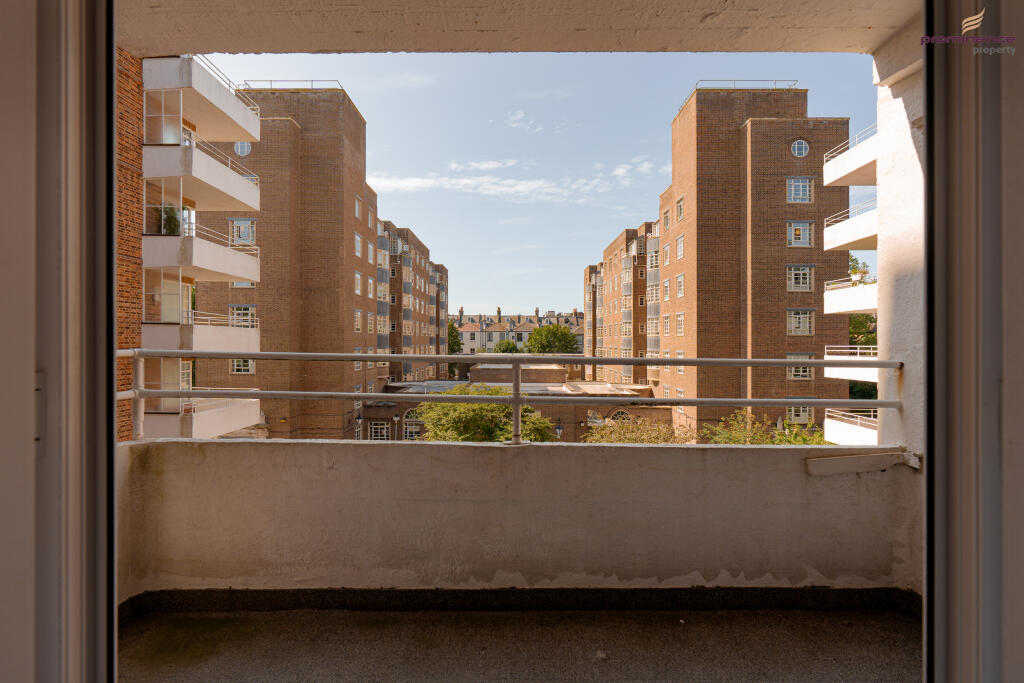 Apartment in Hove, Brighton and Hove - View 4