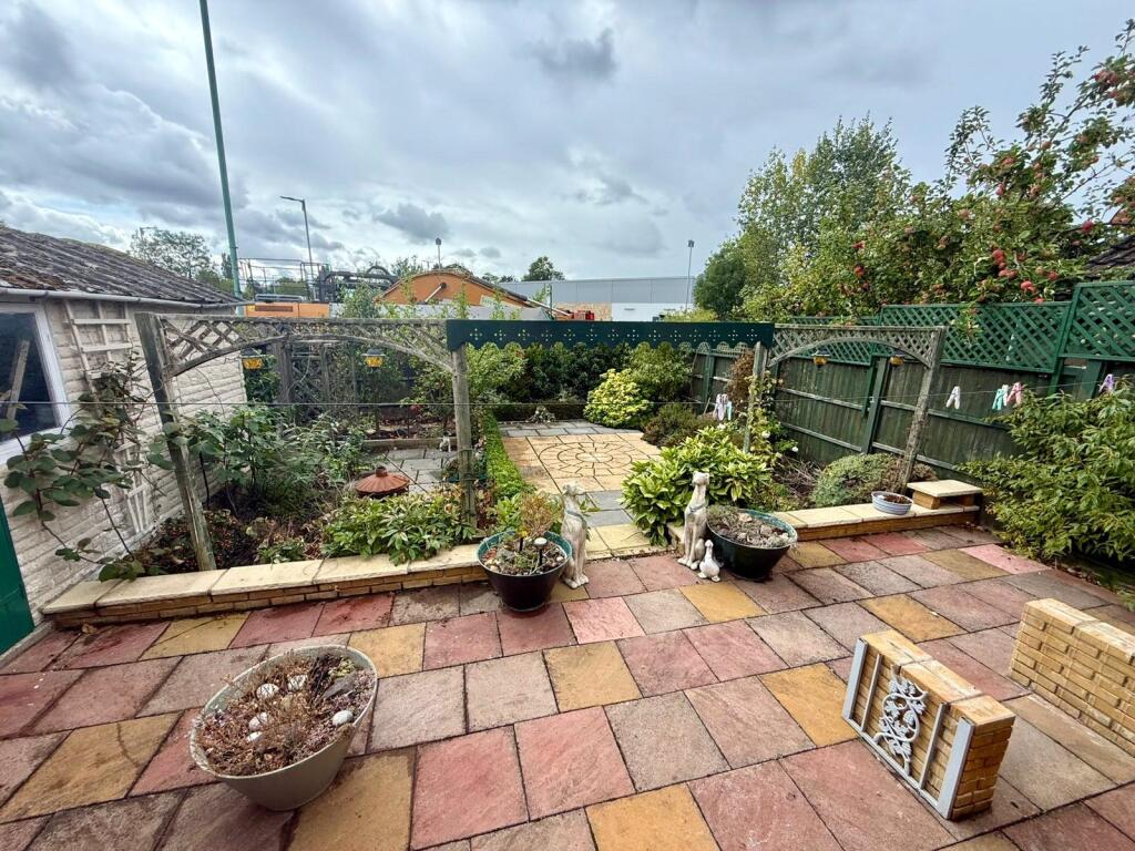 Sedgley Road, Bishops Cleeve, Cheltenham, Gloucestershire, GL52 photo 2