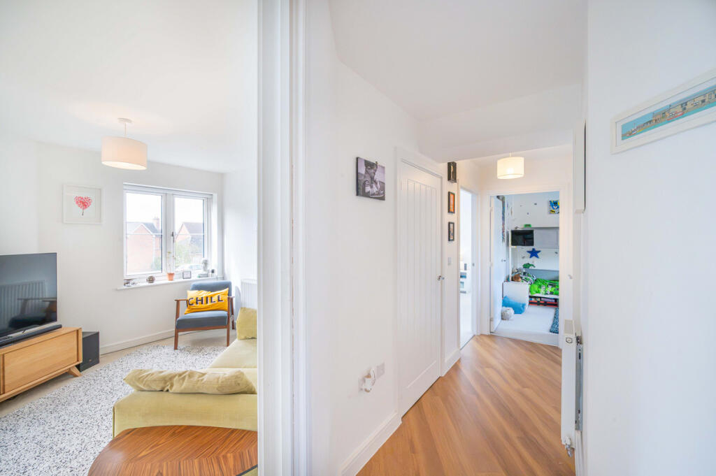 Apartment in Hart, Crookham Park - View 4