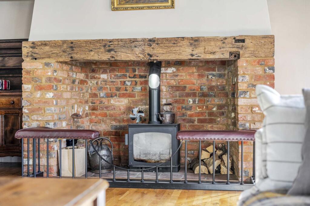 Wood Farm Stables, Stichens Green - View 6
