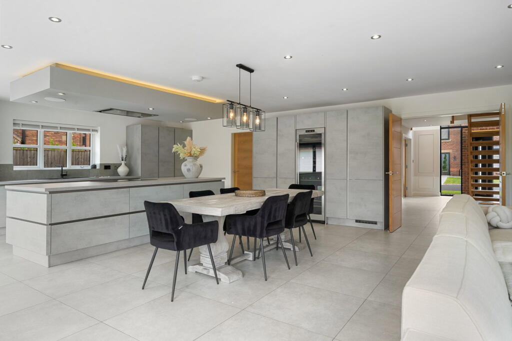 House in South Ribble, Hutton - View 2
